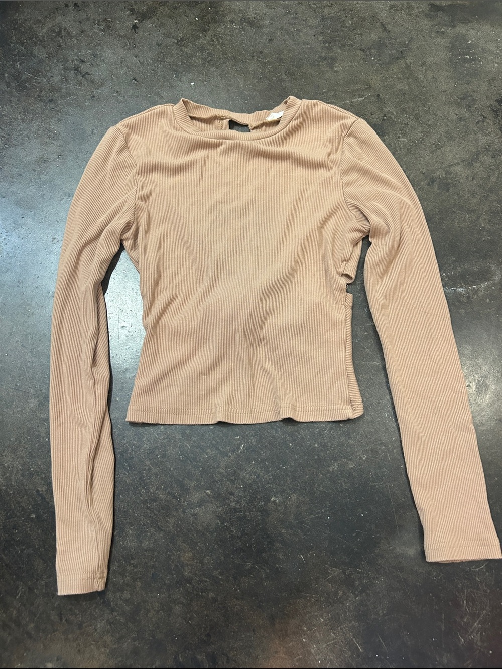 ILLA ILLA Long-Sleeve Ribbed Crewneck Top with twisted open back- Taupe Beige